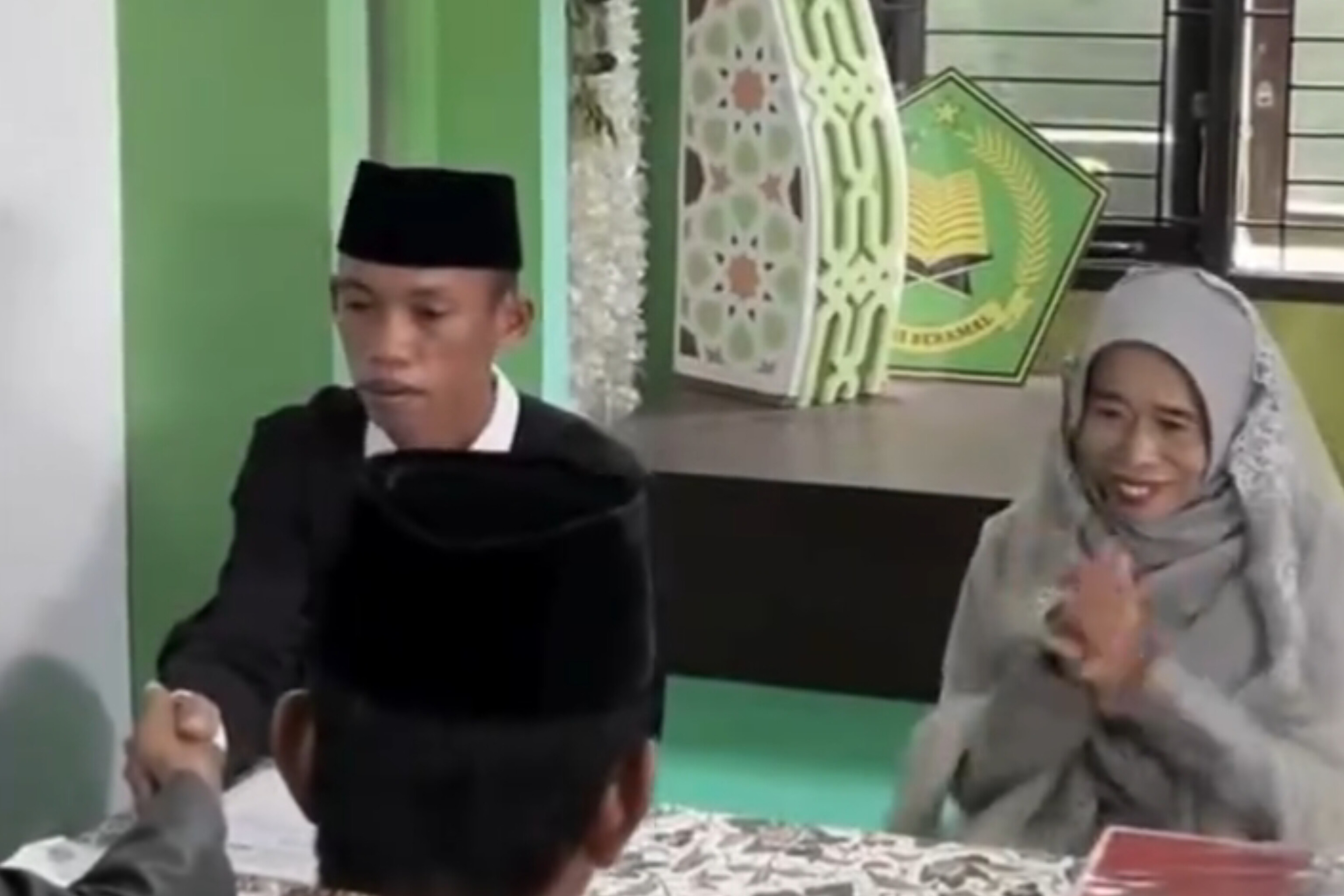 Pernikahan Beda Usia di Pangkalan Bun Viral, Bukti Cinta Tak Mengenal Batas