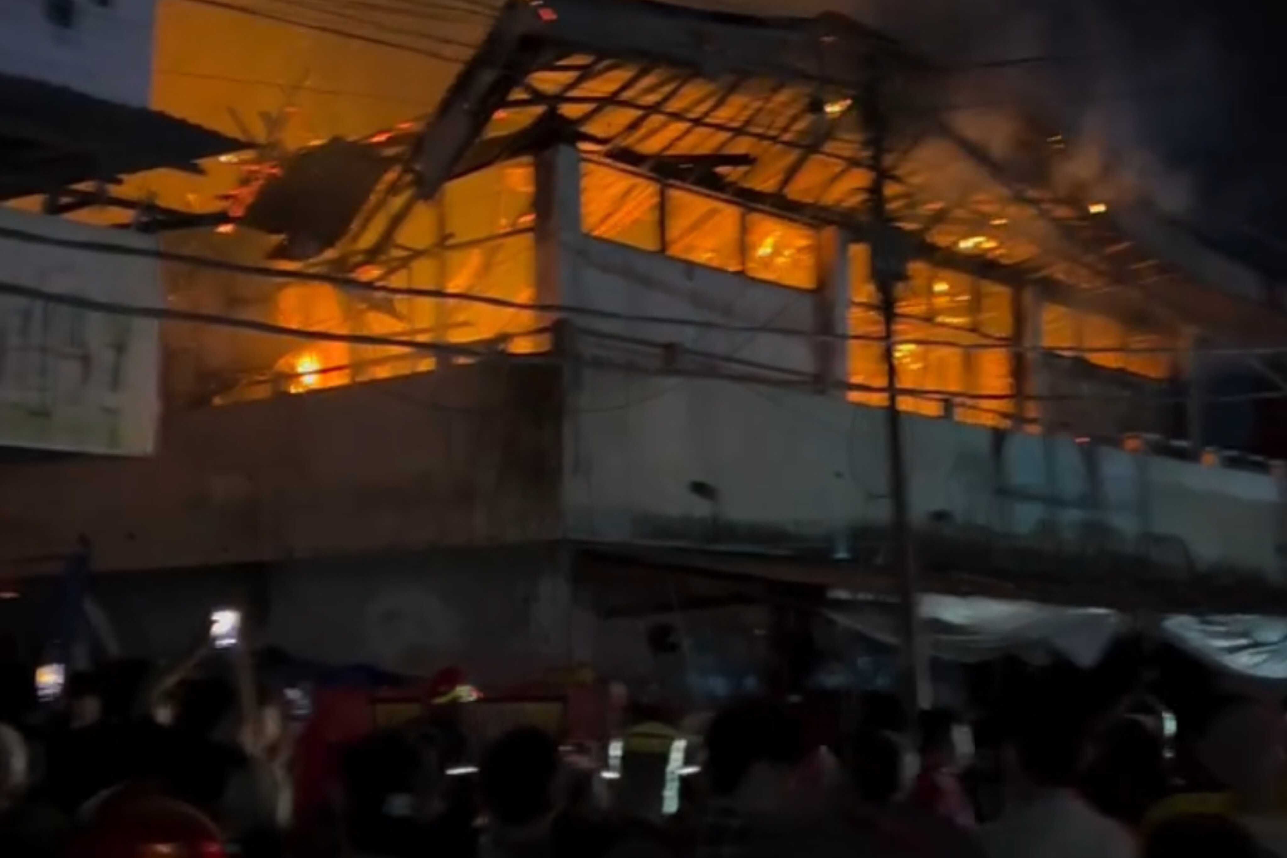 Kebakaran Hebat Landa Pasar Inpres Manonda Palu, Angin Kencang Percepat Penyebaran Api