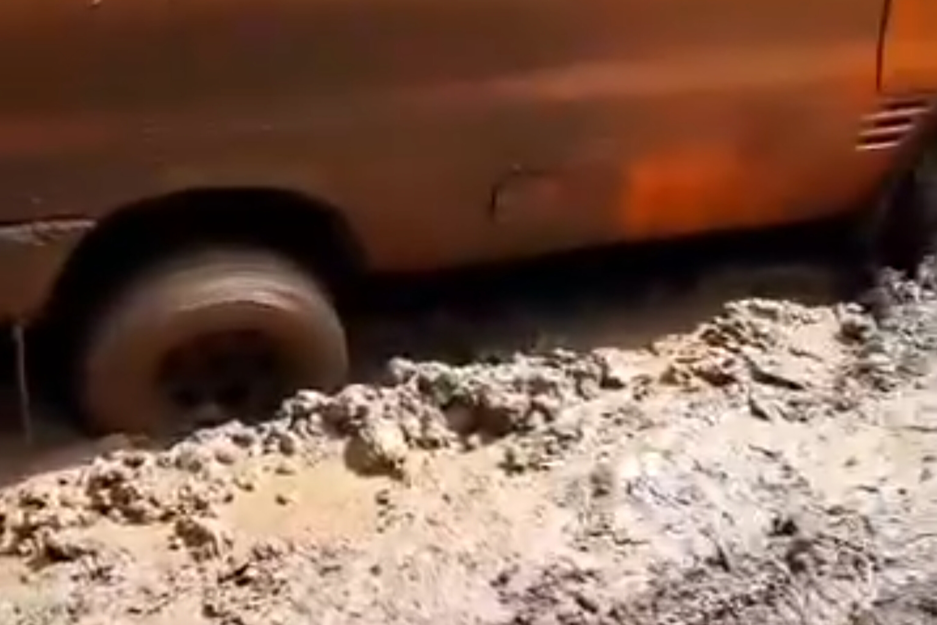 Jalan Rusak Tak Tersentuh Pembangunan di Desa Wanuawaru, Maros